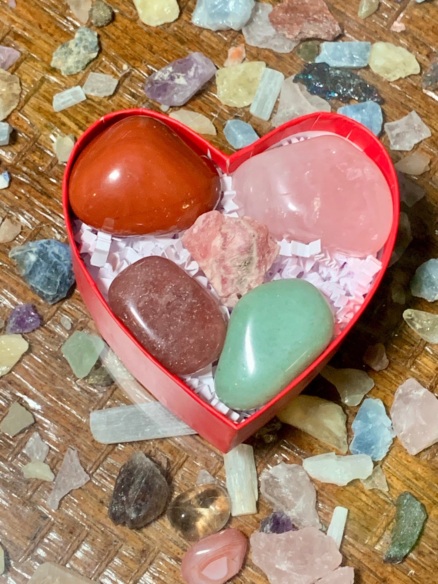 Love Stones Crystal Healing Set With Crystal Information Cards / Crystals for Manifesting and Attracting Love / Self-Love Crystals
